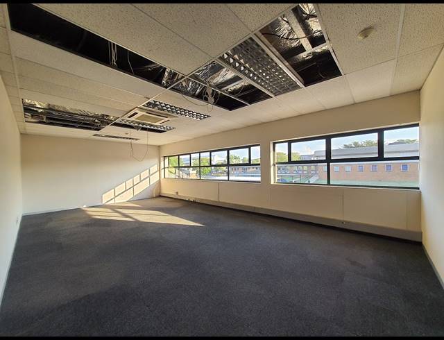 1,230.10M² OFFICE TO LET IN HALFWAY HOUSE
